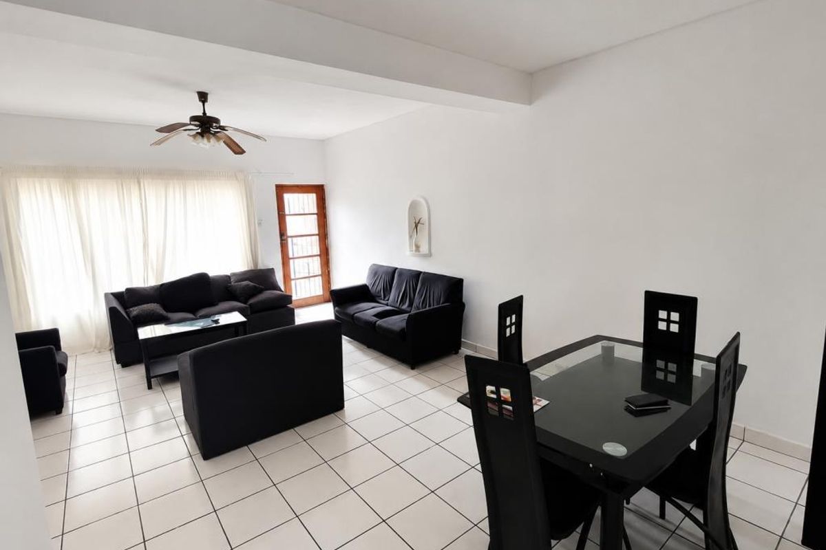 Beautiful 3 Bedroom Townhouse For Rent in Mount Anne, Amalinda - Photo 2