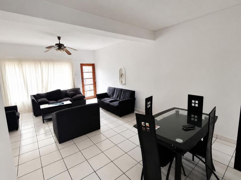 Beautiful 3 Bedroom Townhouse For Rent in Mount Anne, Amalinda - Photo 2