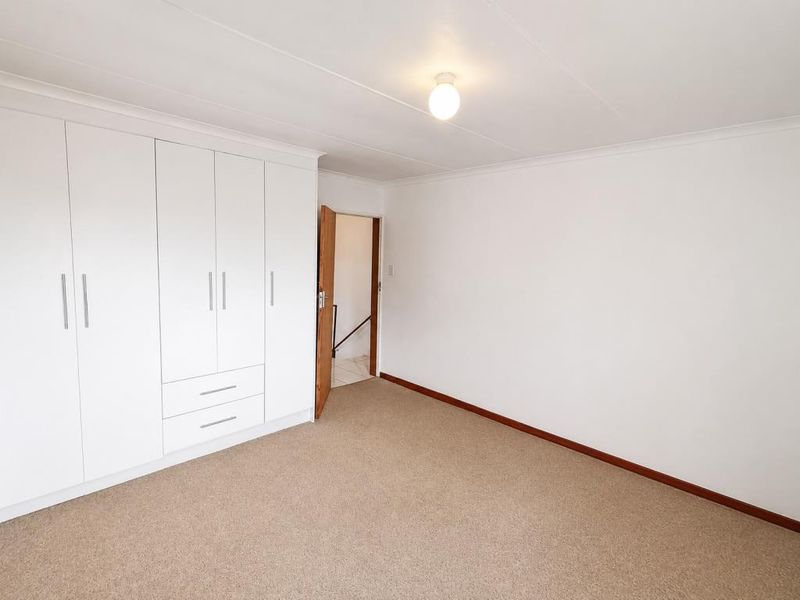 Beautiful 3 Bedroom Townhouse For Rent in Mount Anne, Amalinda - Photo 7