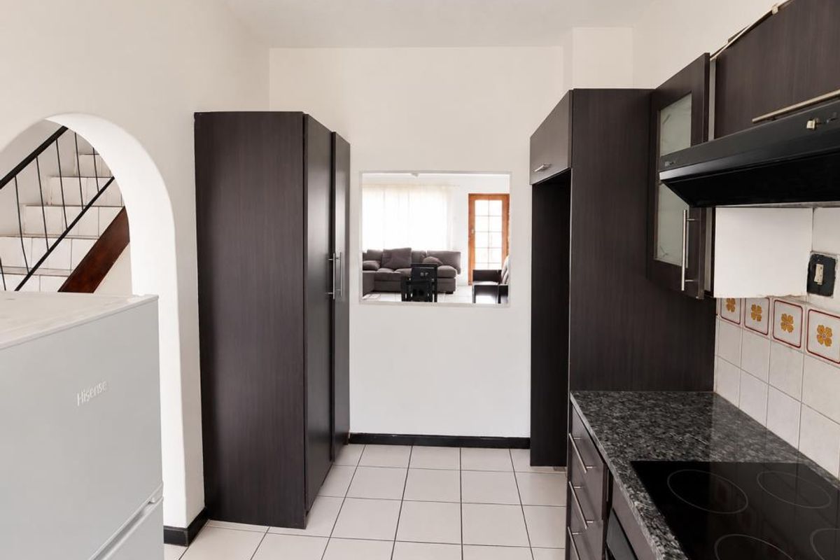 Beautiful 3 Bedroom Townhouse For Rent in Mount Anne, Amalinda - Photo 5