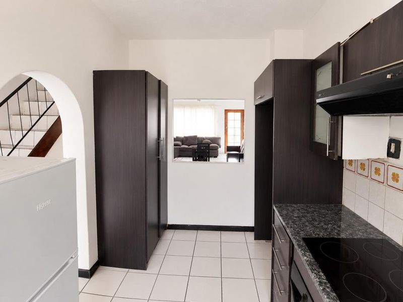 Beautiful 3 Bedroom Townhouse For Rent in Mount Anne, Amalinda - Photo 5