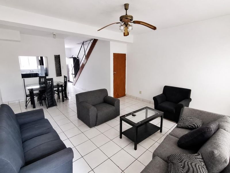 Beautiful 3 Bedroom Townhouse For Rent in Mount Anne, Amalinda - Photo 3