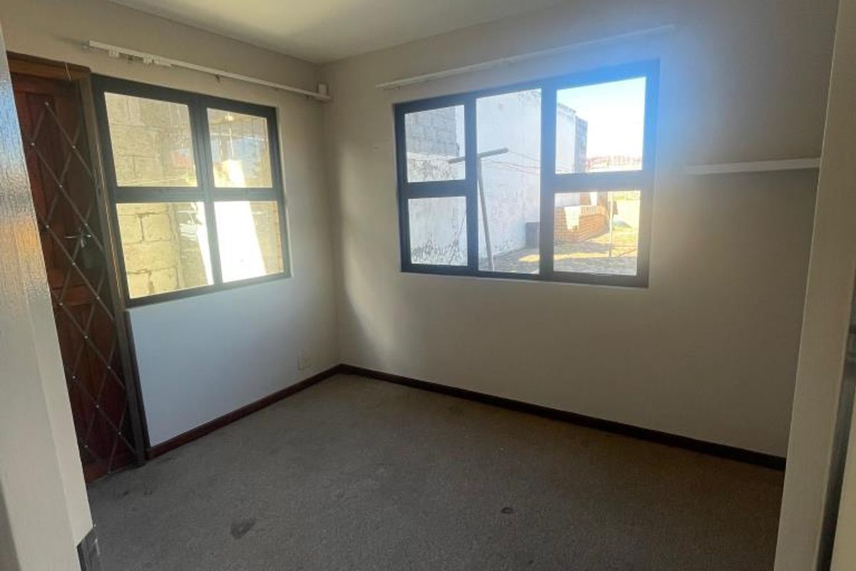 Neat 2 Bedroom Flat For Rent in Quigney - Photo 4