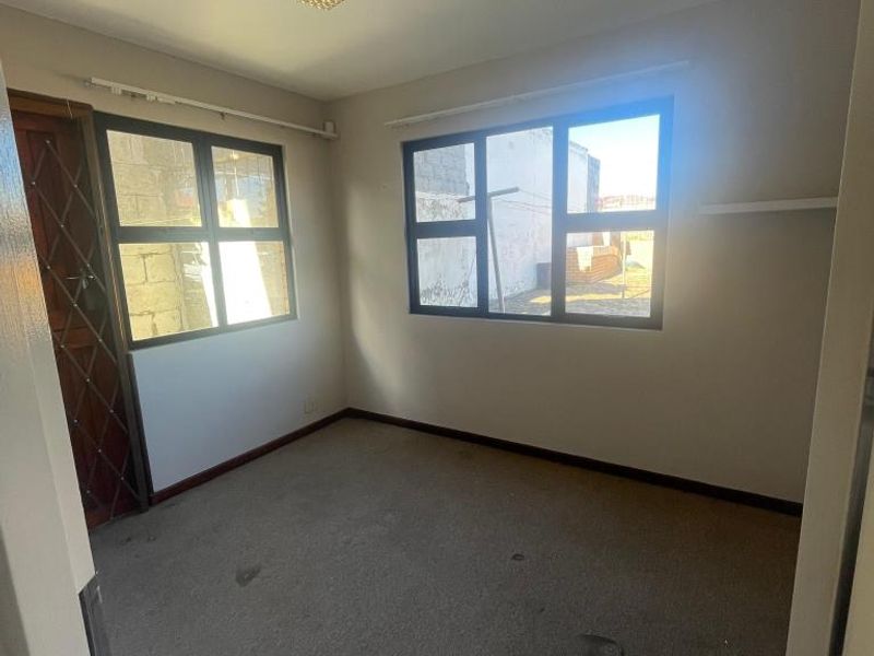 Neat 2 Bedroom Flat For Rent in Quigney - Photo 4