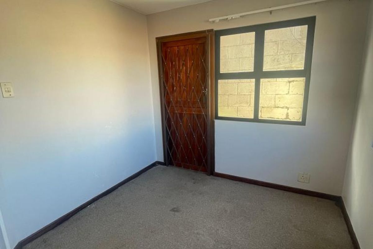 Neat 2 Bedroom Flat For Rent in Quigney - Photo 5