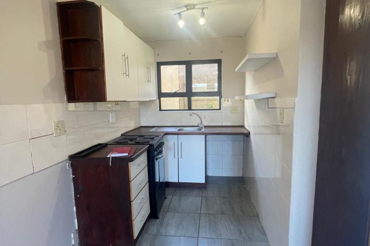 Neat 2 Bedroom Flat For Rent in Quigney - Photo 2