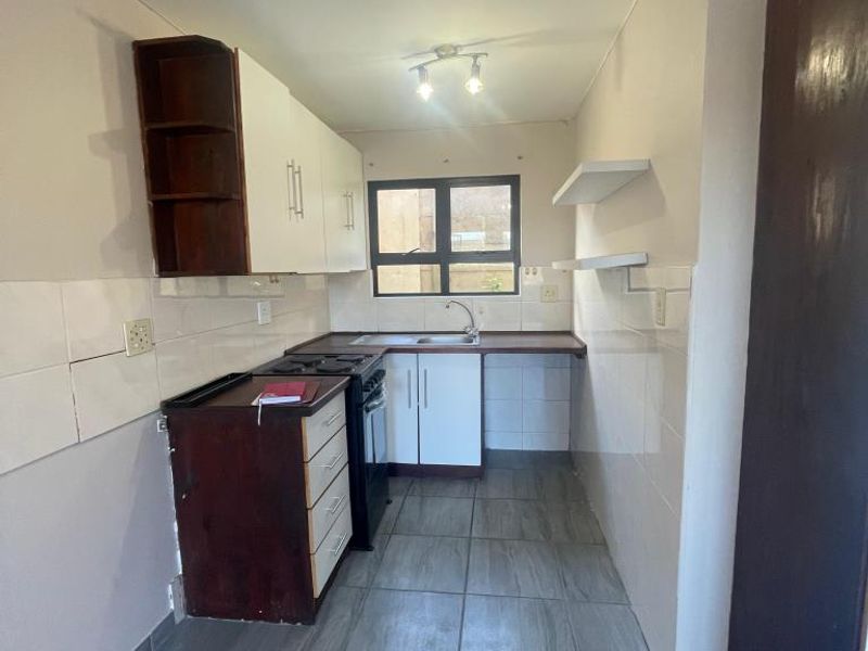Neat 2 Bedroom Flat For Rent in Quigney - Photo 2