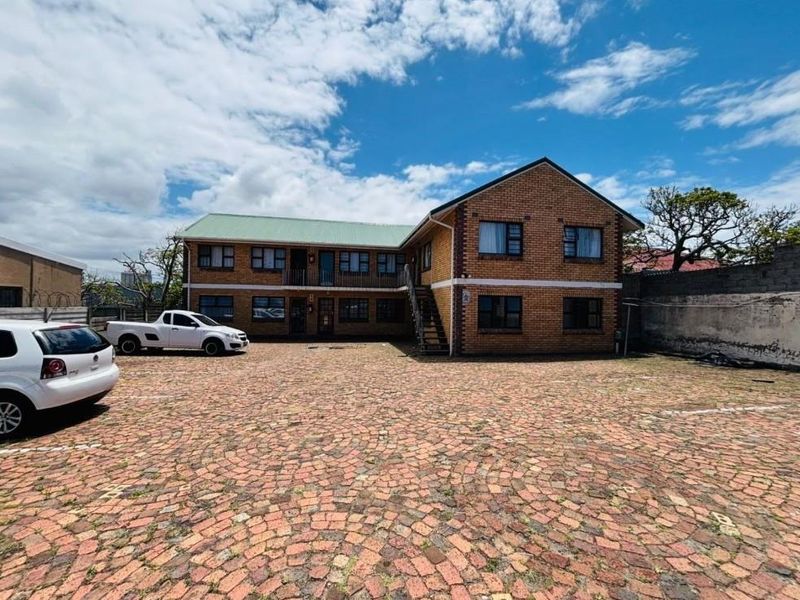 Neat 2 Bedroom Flat For Rent in Quigney - Photo 1