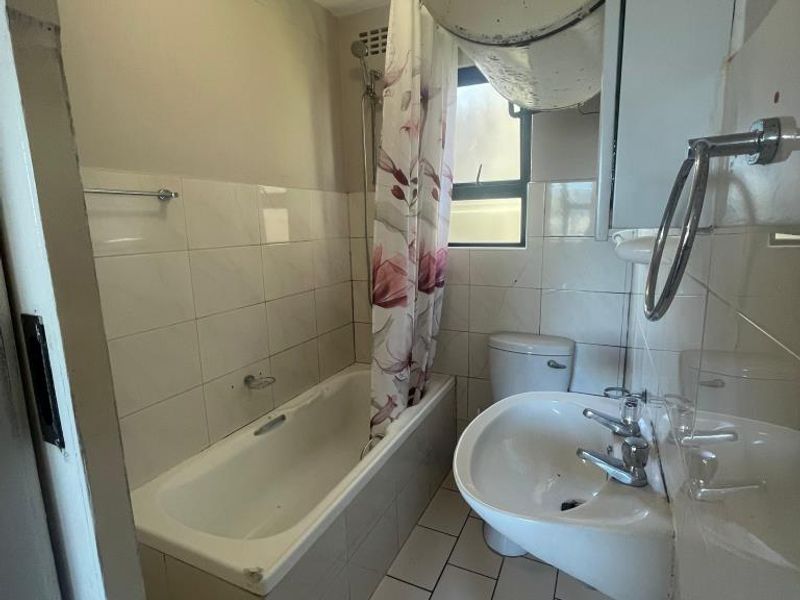 Neat 2 Bedroom Flat For Rent in Quigney - Photo 8