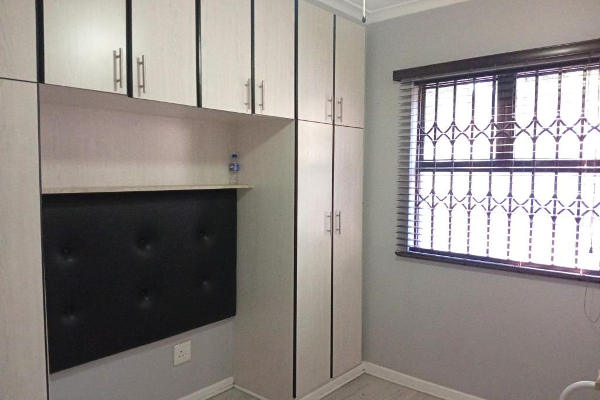 Lovey and Spacious 2-Bedroom Ground Floor Apartment with garden, To Let – Central Pinetown - Photo 5
