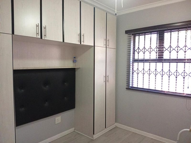 Lovey and Spacious 2-Bedroom Ground Floor Apartment with garden, To Let – Central Pinetown - Photo 5