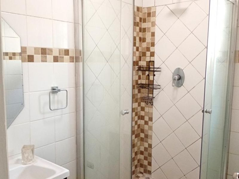 Lovey and Spacious 2-Bedroom Ground Floor Apartment with garden, To Let – Central Pinetown - Photo 9