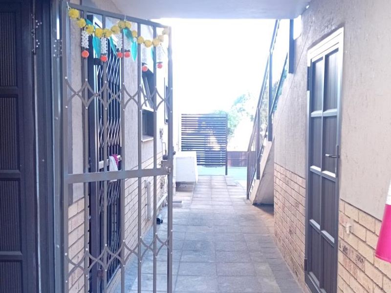 Lovey and Spacious 2-Bedroom Ground Floor Apartment with garden, To Let – Central Pinetown - Photo 6
