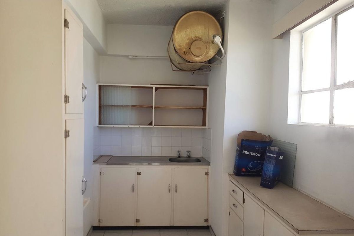 For Rent: 1 Bedroom Apartment in Belvedere Court | Southernwood - Photo 2
