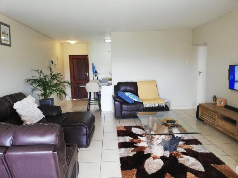 Beautiful 2 Bedroom Flat For Rent in Sunset Valley - Photo 3