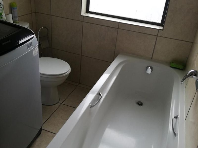 Beautiful 2 Bedroom Flat For Rent in Sunset Valley - Photo 8