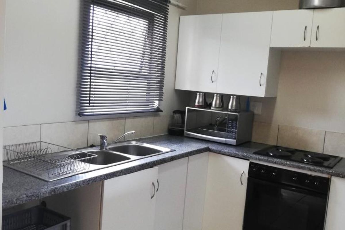 Beautiful 2 Bedroom Flat For Rent in Sunset Valley - Photo 4