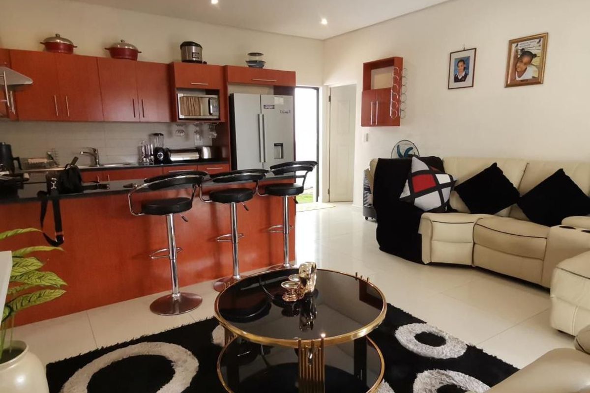 Beautiful 3 Bedroom Townhouse For Rent in Winterstrand - Photo 3