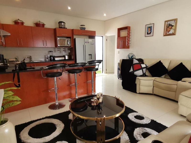 Beautiful 3 Bedroom Townhouse For Rent in Winterstrand - Photo 3