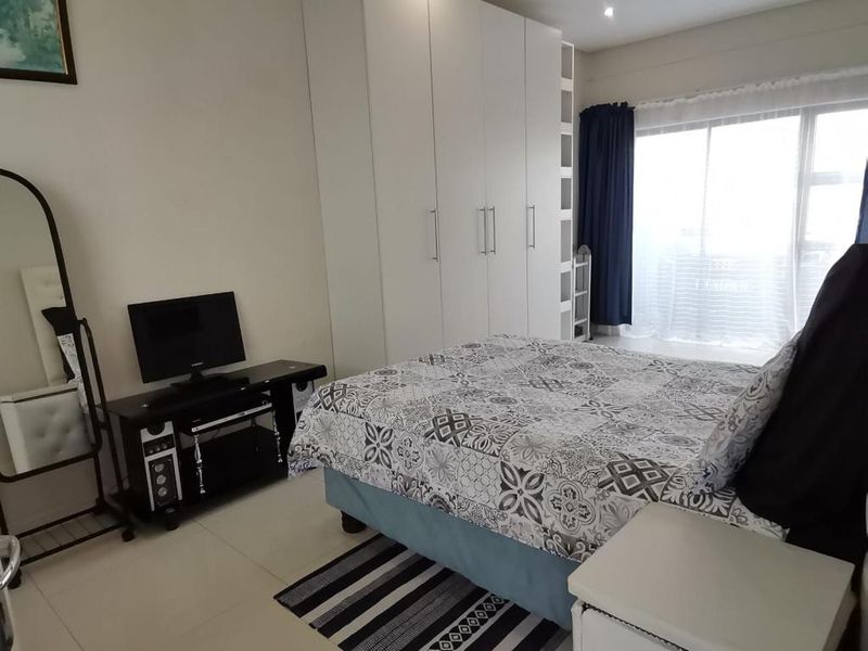 Beautiful 3 Bedroom Townhouse For Rent in Winterstrand - Photo 5