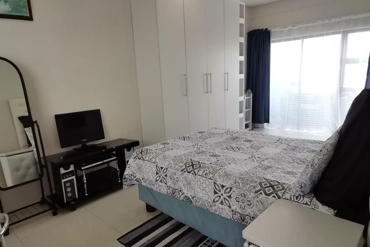 Beautiful 3 Bedroom Townhouse For Rent in Winterstrand - Photo 5