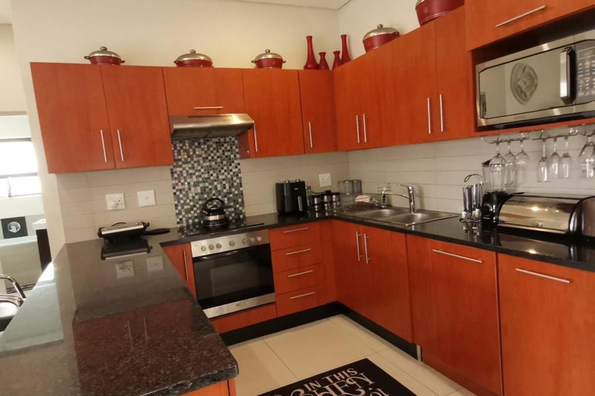 Beautiful 3 Bedroom Townhouse For Rent in Winterstrand - Photo 2