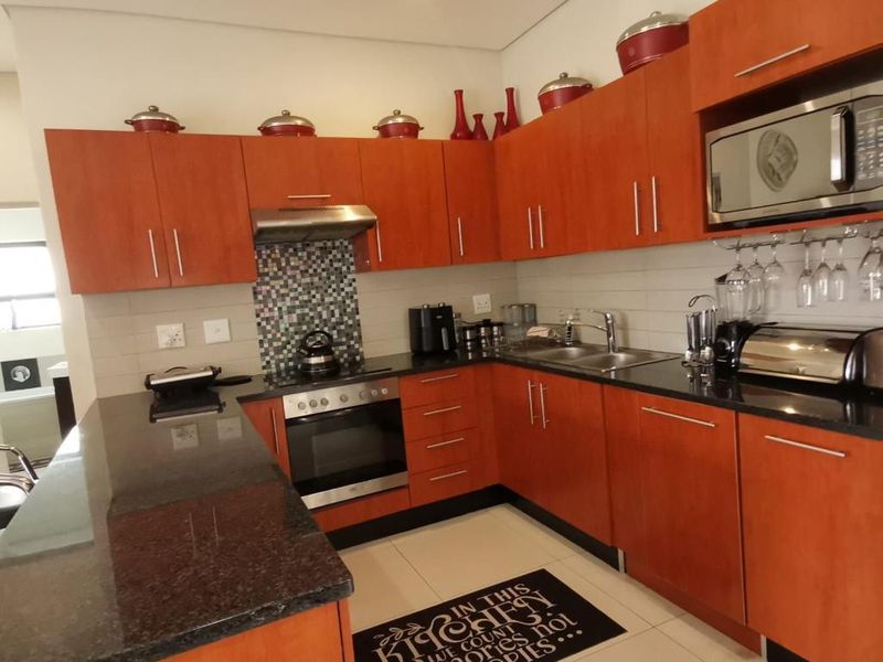 Beautiful 3 Bedroom Townhouse For Rent in Winterstrand - Photo 2