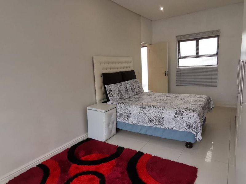 Beautiful 3 Bedroom Townhouse For Rent in Winterstrand - Photo 4