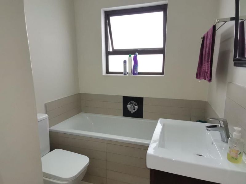 Beautiful 3 Bedroom Townhouse For Rent in Winterstrand - Photo 10