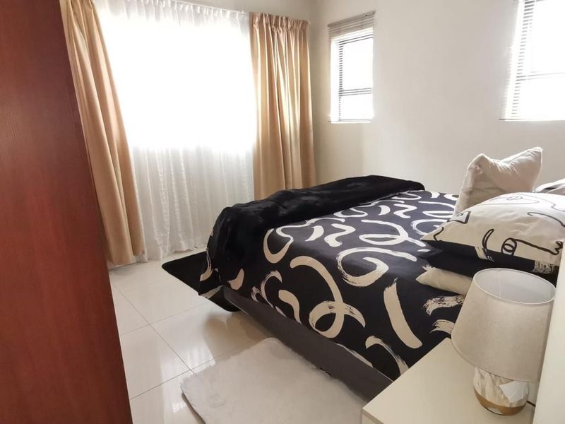 Beautiful 3 Bedroom Townhouse For Rent in Winterstrand - Photo 8