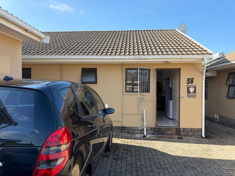2 Bedroom Townhouse For Rent- Riley Place, Gonubie - Photo 1