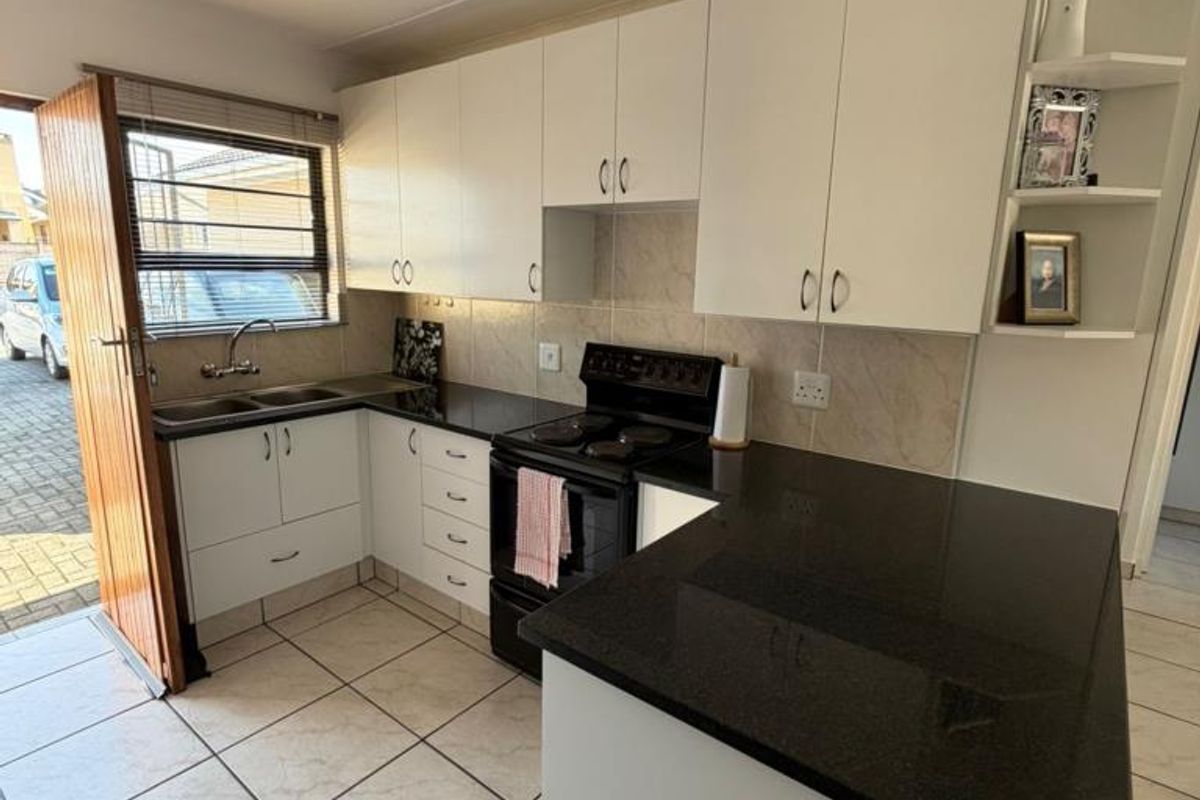 2 Bedroom Townhouse For Rent- Riley Place, Gonubie - Photo 2