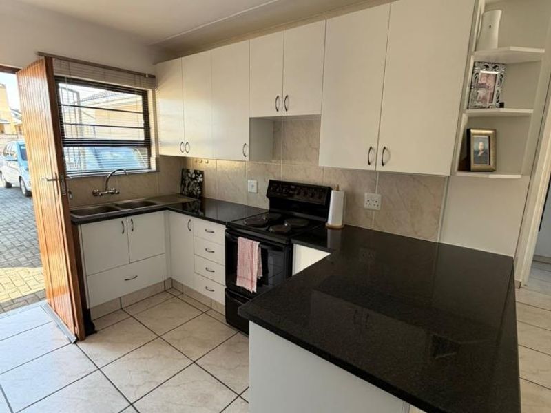 2 Bedroom Townhouse For Rent- Riley Place, Gonubie - Photo 2