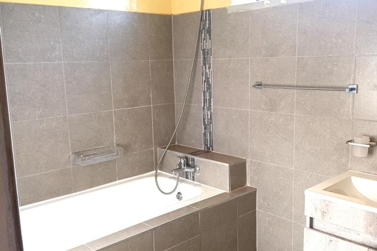 Newly renovated and very spacious 3-Bedroom Apartment in the Heart of Morningside - Photo 5