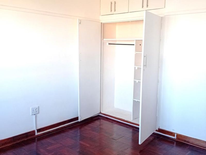 Newly renovated and very spacious 3-Bedroom Apartment in the Heart of Morningside - Photo 8