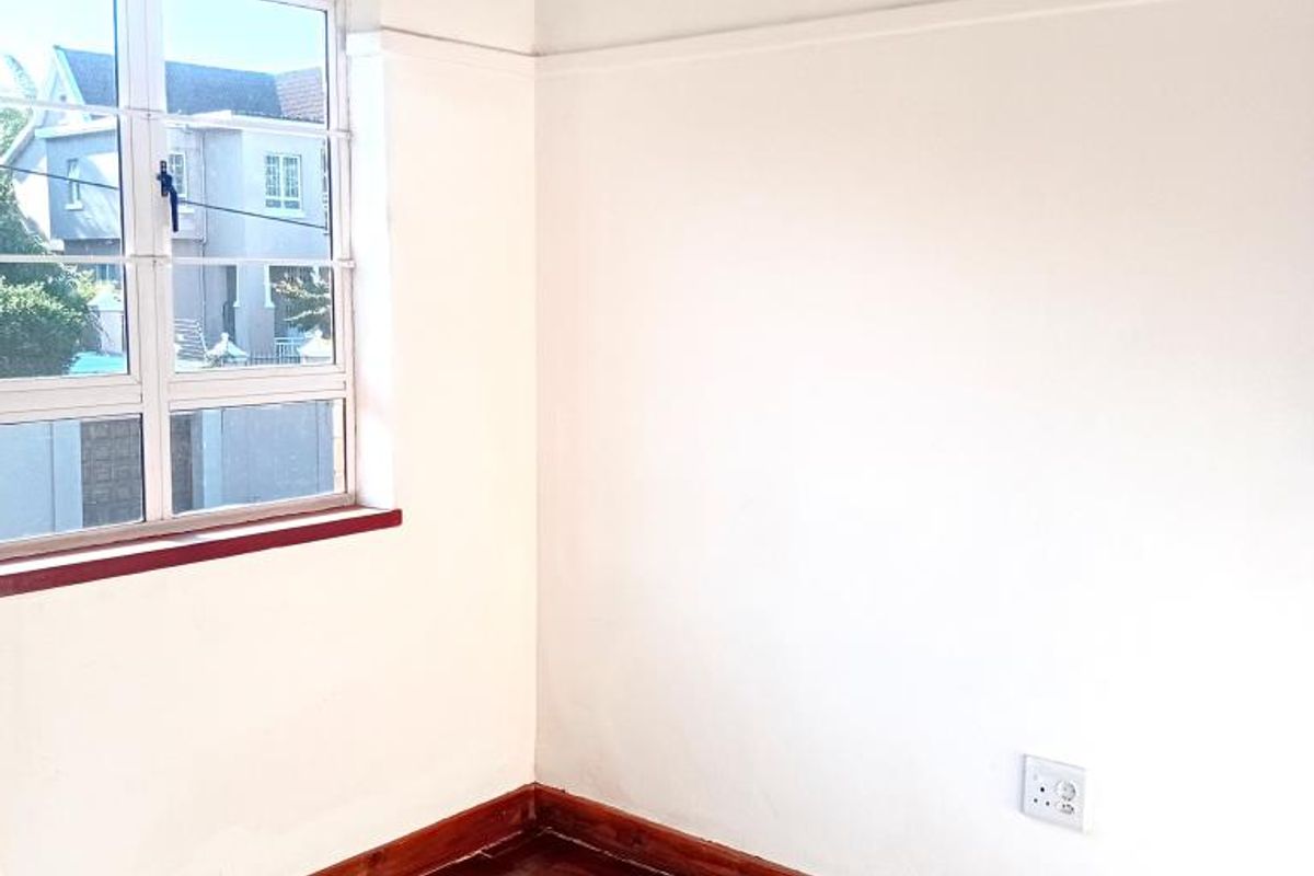 Newly renovated and very spacious 3-Bedroom Apartment in the Heart of Morningside - Photo 2