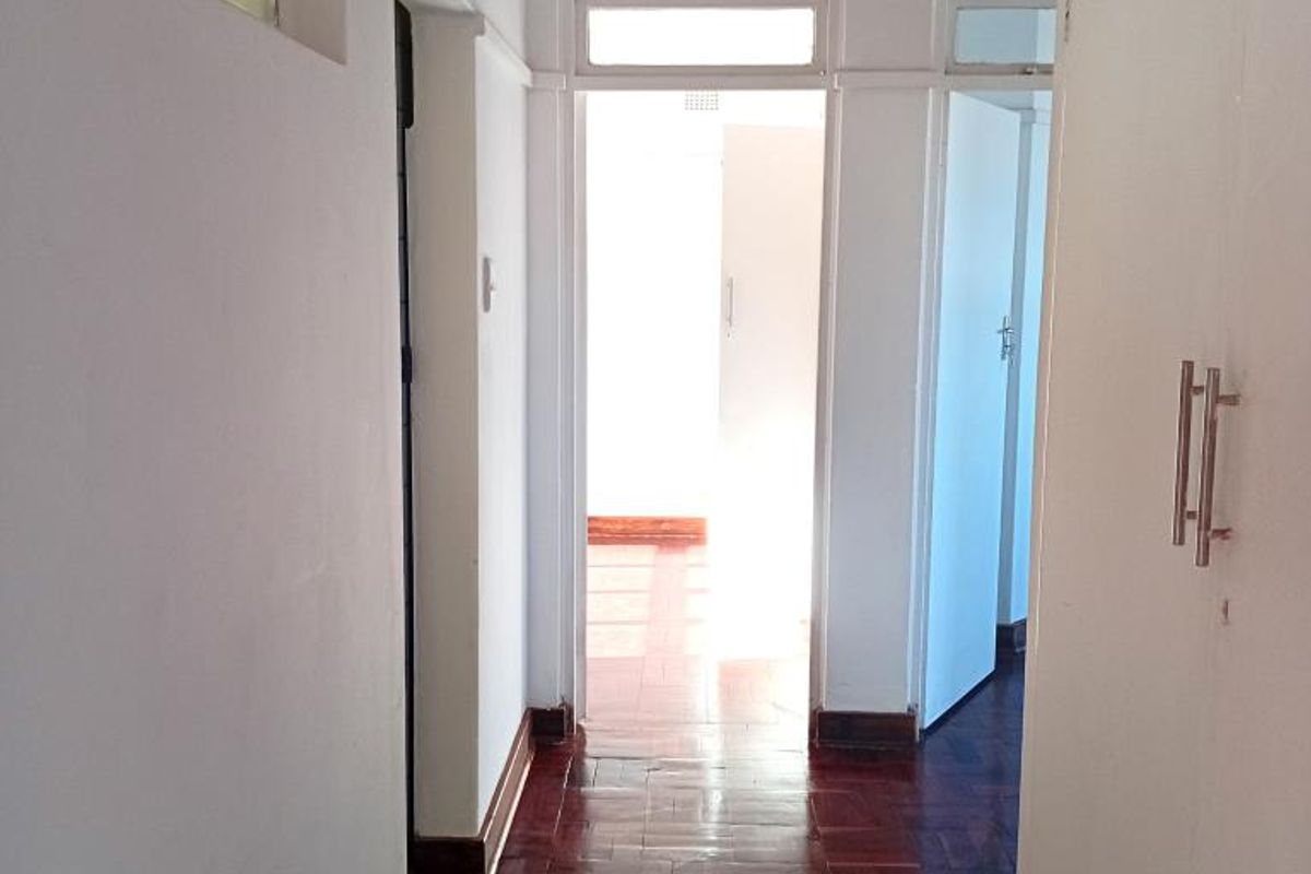 Newly renovated and very spacious 3-Bedroom Apartment in the Heart of Morningside - Photo 3