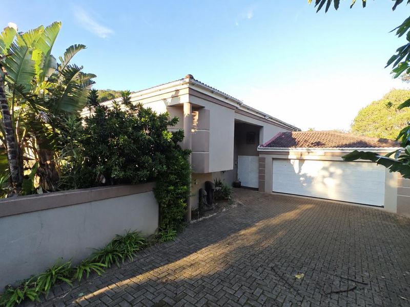 Beautiful 3 Bedroom Home For Rent in Bonza Bay - Photo 1