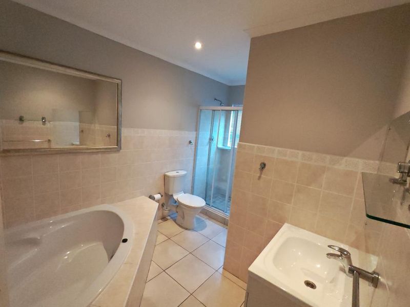 Beautiful 3 Bedroom Home For Rent in Bonza Bay - Photo 10