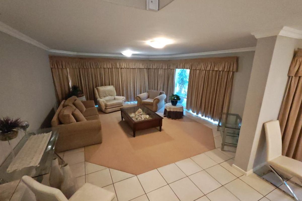 Beautiful 3 Bedroom Home For Rent in Bonza Bay - Photo 2