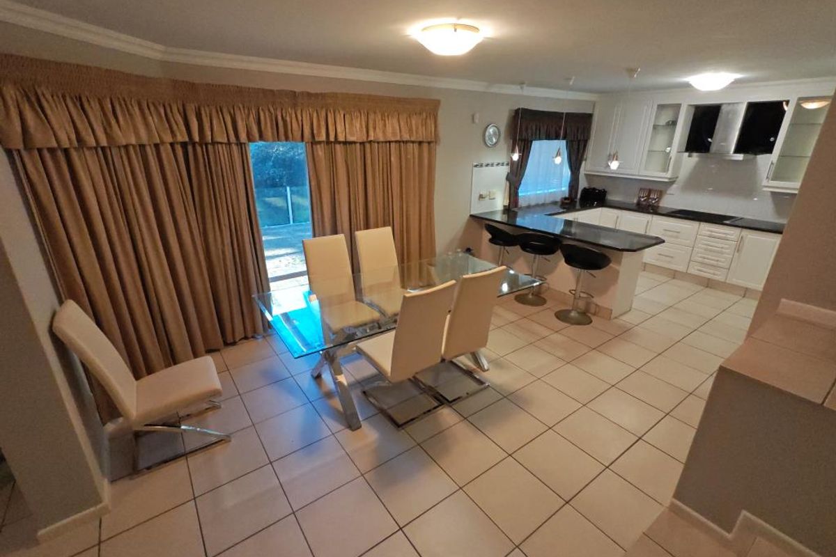 Beautiful 3 Bedroom Home For Rent in Bonza Bay - Photo 3