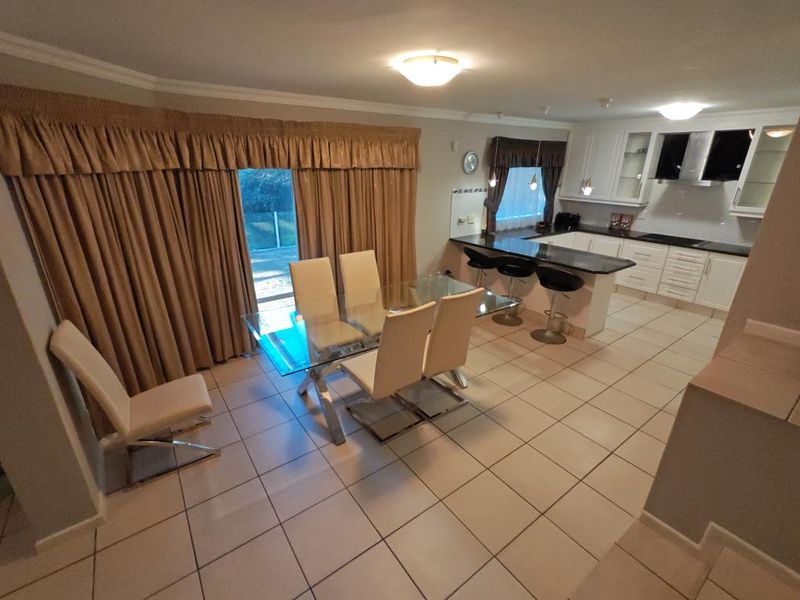 Beautiful 3 Bedroom Home For Rent in Bonza Bay - Photo 3
