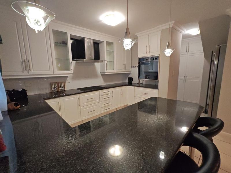 Beautiful 3 Bedroom Home For Rent in Bonza Bay - Photo 5