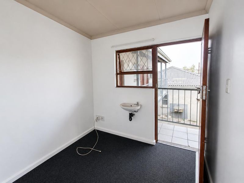 Room For Rent in Caxton Street, Quigney - Photo 3