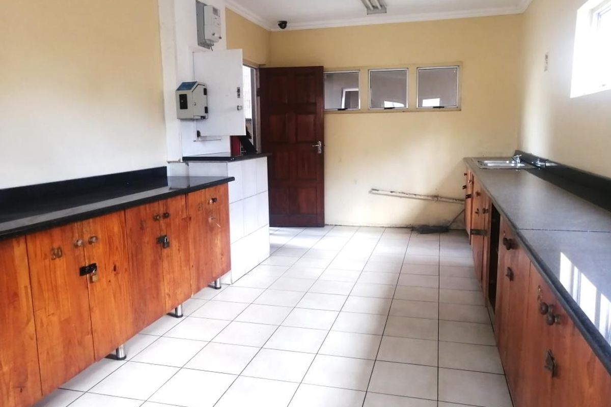 Room For Rent in Moore Street | Quigney - Photo 5