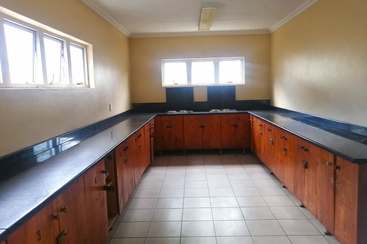 Room For Rent in Moore Street | Quigney - Photo 4