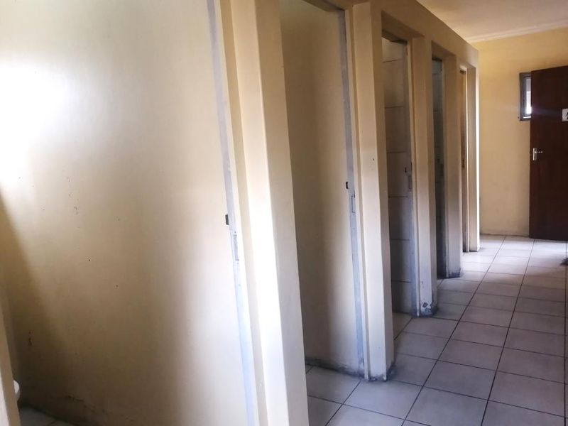 Room For Rent in Moore Street | Quigney - Photo 7