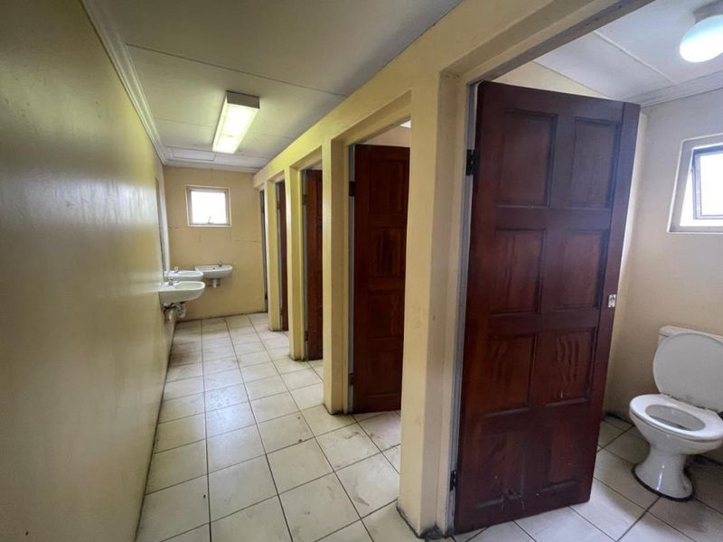 Room For Rent in Moore Street | Quigney - Photo 6