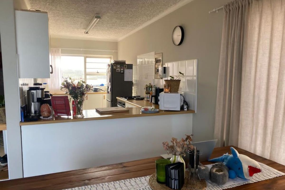 Coastal Comfort & Spectacular Sea Views in Aloe Place, Gonubie - Photo 3
