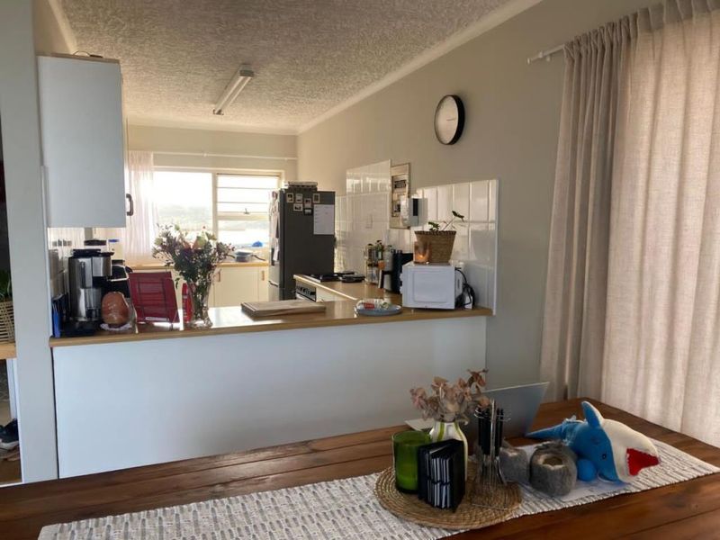 Coastal Comfort & Spectacular Sea Views in Aloe Place, Gonubie - Photo 3